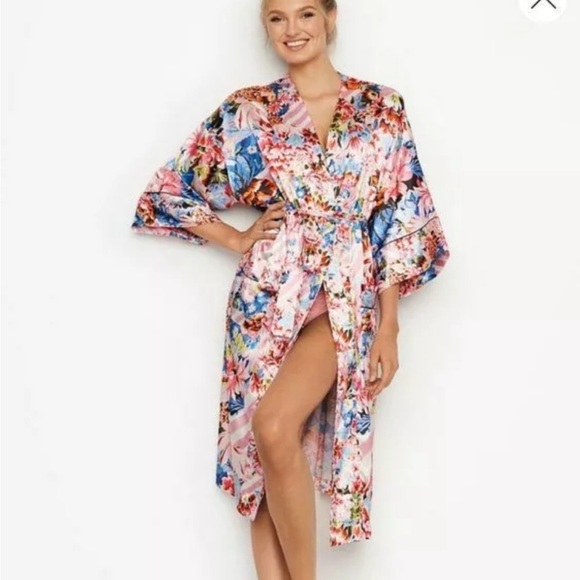 XS/S Vs Victoria’s Secret MARY KATRANTZOU Satin Pink Floral Robe kimono - Picture 3 of 10